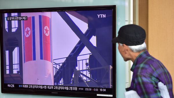Preparaciones para el lanzamiento de un cohete norcoreano (archivo) - Sputnik Mundo
