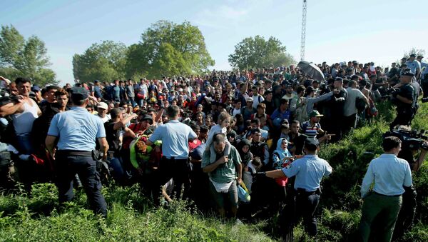 Inmigrantes ilegales en Croacia - Sputnik Mundo