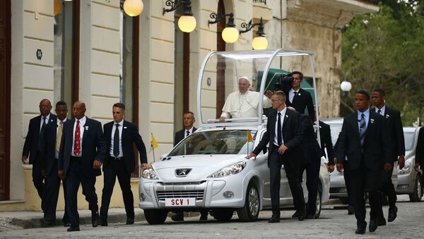 El papa Francisco llega al catedral de La Habana - Sputnik Mundo