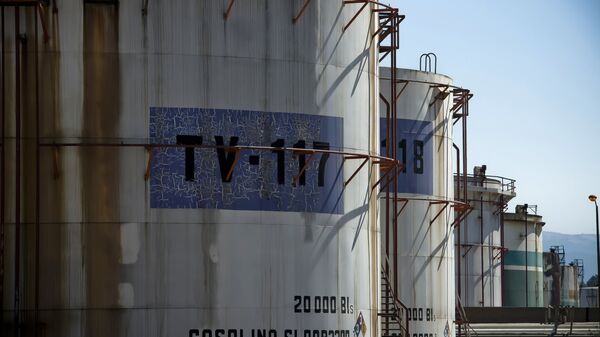 View of tanks containing refined oil at Mexican state-owned petroleum company PEMEX refinery in Tula, Hidalgo state, Mexico on March 8, 2011. - Sputnik Mundo