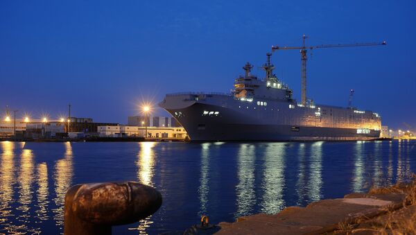 Portahelicóptero Vladivostok de la clase Mistral en el astillero de Saint-Nazaire, Francia - Sputnik Mundo