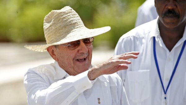 El presidente de Cuba, Raúl Castro, en la misa realizada por papa Francisco - Sputnik Mundo