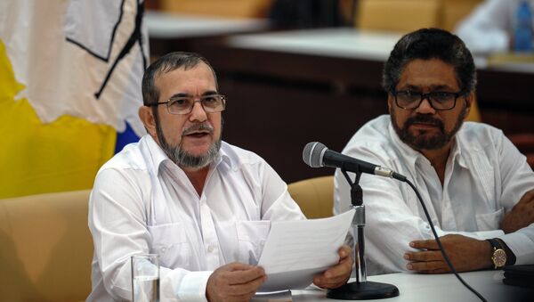 El líder de las FARC, Rodrigo Londoño Echeverri, y jefe de los negociadores guerrilleros, alias Iván Márquez - Sputnik Mundo