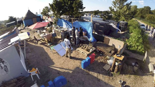 Campo de refugiados en Calais, Francia - Sputnik Mundo