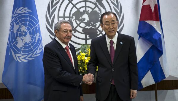 El secretario general de la ONU, Ban Ki-moon, y el presidente de Cuba, Raúl Castro - Sputnik Mundo
