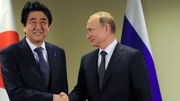 Primer ministro de Japón, Shinzo Abe, y presidente de Rusia, Vladímir Putin (archivo) - Sputnik Mundo
