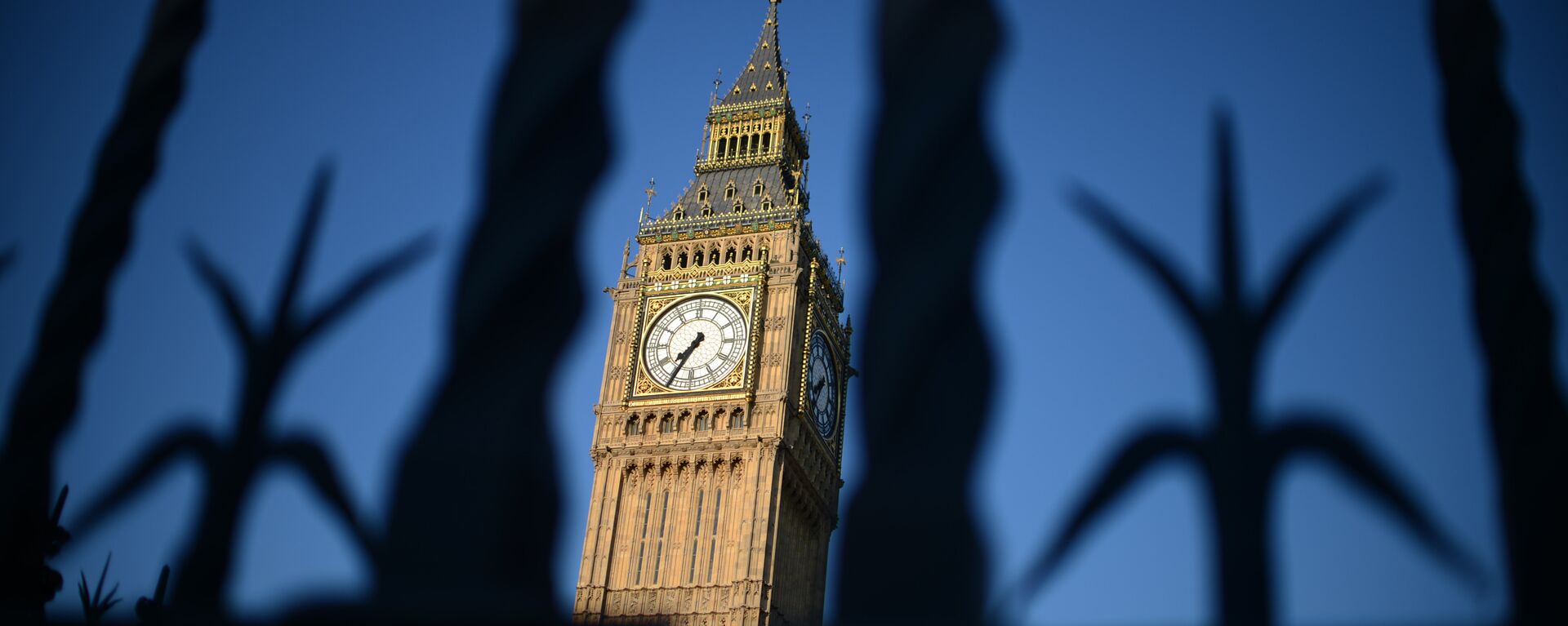 The Big Ben clock Tower is pictured in central London on July 22, 2012, five days before the start of the London 2012 Olympic Games. - Sputnik Mundo, 1920, 03.05.2022