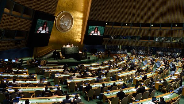 La presidenta de Argentina, Cristina Fernández de Kirchner, da un discurso durante la 70ª Asamblea General de la ONU - Sputnik Mundo