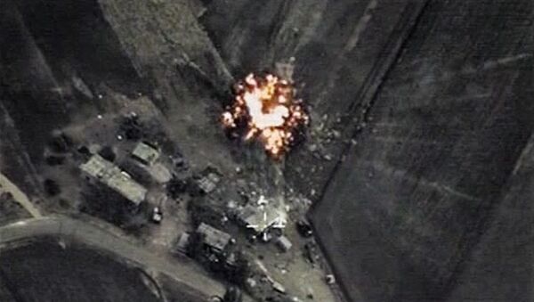 Aviación rusa bombardea posiciones de EI - Sputnik Mundo