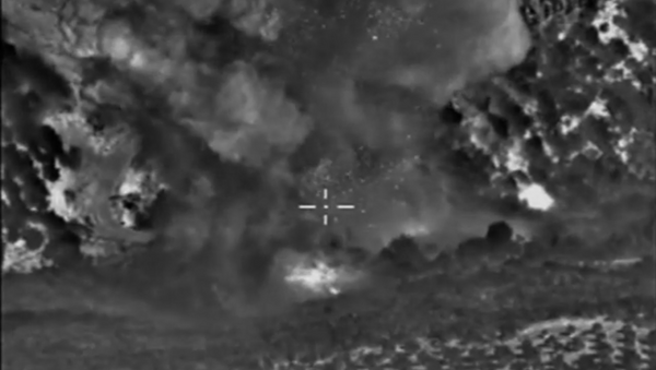 Aviación rusa bombardea objetivos del EI en Ildib y Raqqa - Sputnik Mundo