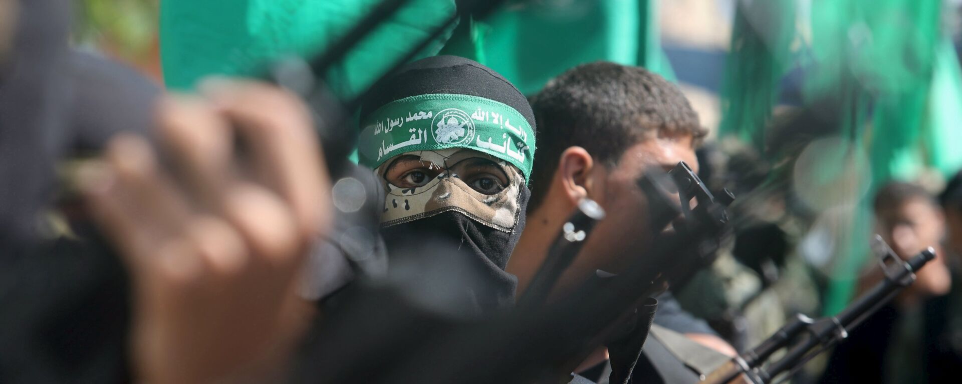 Palestinian Hamas militants take part in a protest against the Israeli police raid on Jerusalem's al-Aqsa mosque on Tuesday, in Khan Younis in the southern Gaza Strip, September 18, 2015. - Sputnik Mundo, 1920, 18.05.2021