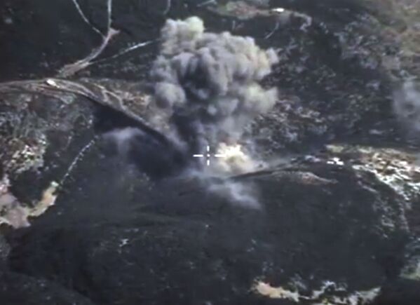 Aviación rusa ataca las posiciones del Estado Islámico en Siria - Sputnik Mundo