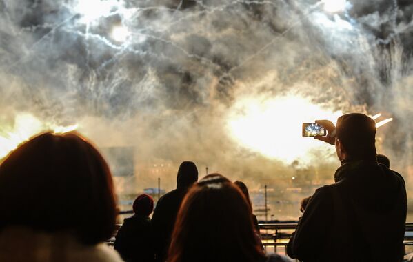 El festival “Círculo de Luz” entra en los récord Guinness - Sputnik Mundo