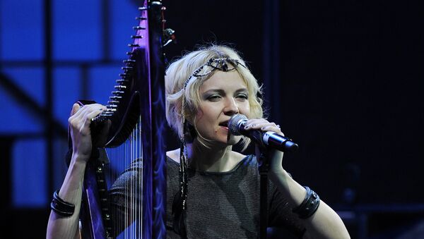 Natalia O'Shea, vocalista de la banda de folk rock Melnitsa - Sputnik Mundo