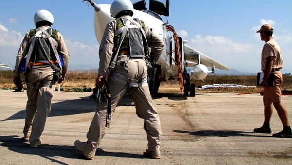 Pilotos rusos en el aeródromo de Hmeymim en Siria - Sputnik Mundo