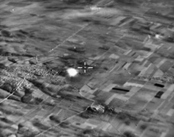 Ataques de las Fuerzas rusas Aeroespaciales contra el Estado Islámico - Sputnik Mundo