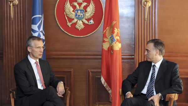 El canciller de Montenegro, Igor Luksic con el Secretario general de la OTAN Jens Stoltenberg (archivo) - Sputnik Mundo