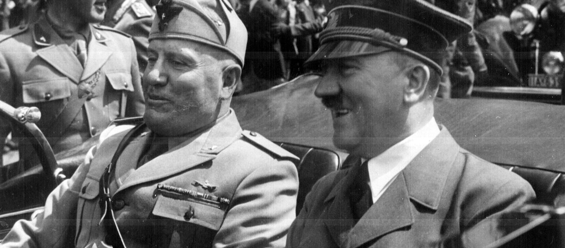 Adolf Hitler y Benito Mussolini en Múnich, Alemania - Sputnik Mundo, 1920, 18.12.2020