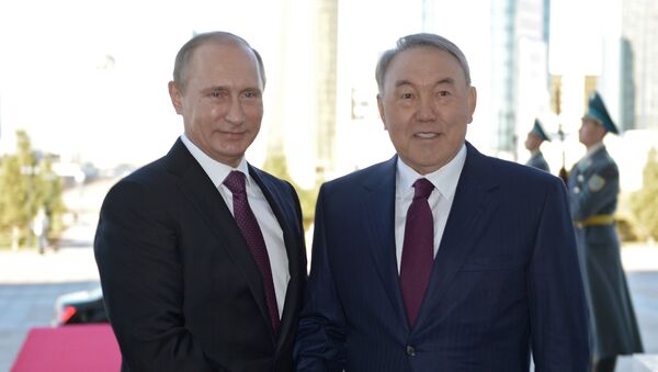 El presidente de Rusia, Vladímir Putin y el presidente de Kazajistán, Nursultán Nazarbáev - Sputnik Mundo