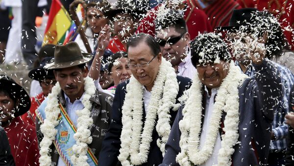 Secretario general de la ONU, Ban Ki-moon y presidente de Bolivia, Evo Morales (a la derecha) en la cumbre climática, Bolivia - Sputnik Mundo