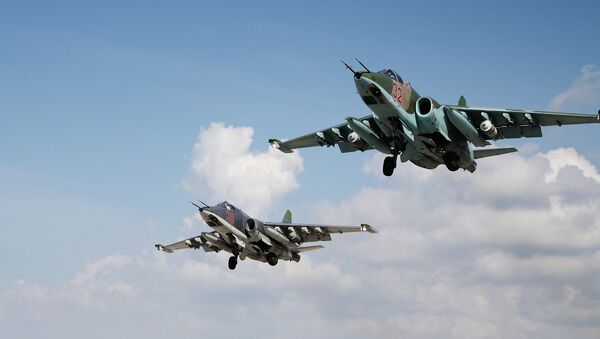 El Su-25, avión de ataque a tierra de servicio de la base aérea Hmeimim en Siria - Sputnik Mundo