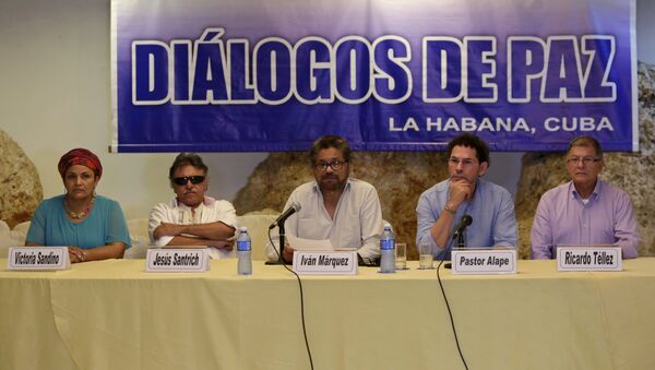 Jefe negociador de las FARC, Iván Márquez (centro), en La Habana (archivo) - Sputnik Mundo