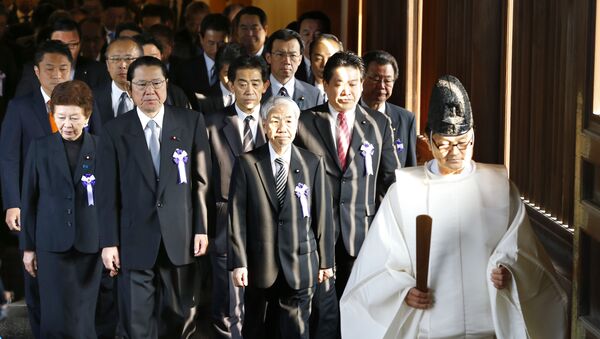 La visita de políticos japoneses al templo de Yasukuni - Sputnik Mundo