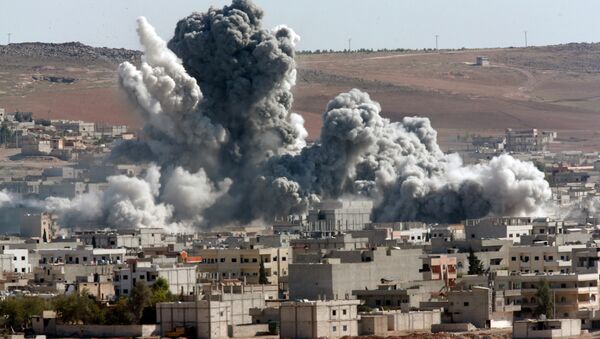 Bombardeos de la coalición internacional liderada por EEUU en Kobani, Siria - Sputnik Mundo