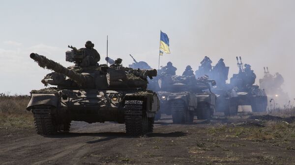 Tanques ucranianos cerca de Mariúpol, en la región de Donetsk (archivo) - Sputnik Mundo