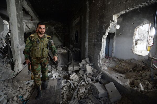 Las tropas del ejército sirio en las posiciones avanzadas en Daraya, a las afueras de Damasco - Sputnik Mundo