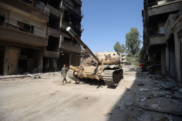 Las tropas del ejército sirio en las posiciones avanzadas en Daraya, a las afueras de Damasco - Sputnik Mundo