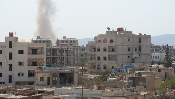 El humo ascende tras explosión en afueras de Damasco - Sputnik Mundo