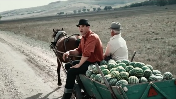 Agricultores moldavos defienden su fruta con un tema de Queen - Sputnik Mundo