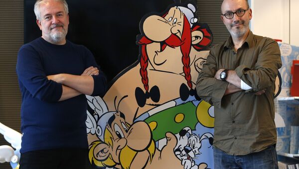 Jean-Yves Ferri y Didier Conrad con 'Astérix y el Papiro del César' - Sputnik Mundo