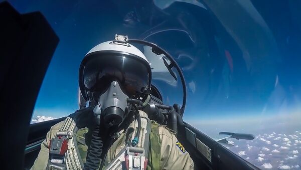 Piloto de las Fuerzas Aeroespaciales de Rusia durante una misión de combate en Siria - Sputnik Mundo