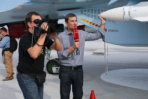 Periodistas visitan la base aérea de Hmeymim - Sputnik Mundo