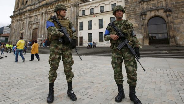 Soldados colombianos durante elecciones locales en Colombia - Sputnik Mundo