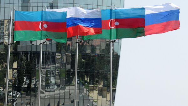 Banderas de Azerbaiyán y Rusia - Sputnik Mundo