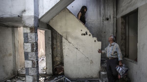 Cristianos sirios en su casa en Homs - Sputnik Mundo