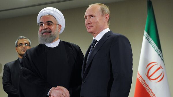 Presidente ruso con su homólogo iraní - Sputnik Mundo