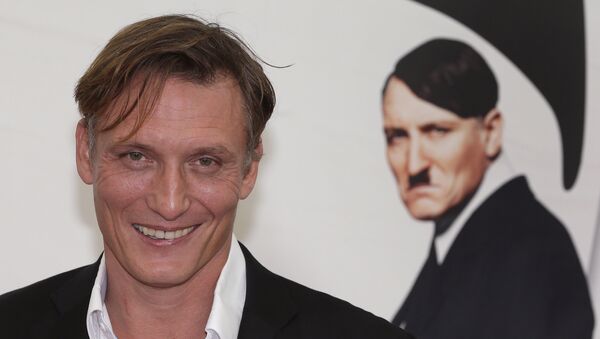 Actor Oliver Masucci quien interpretó el papel de Hitler en la película 'Ha vuelto' (Er ist wieder da) - Sputnik Mundo