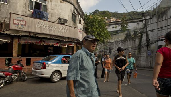 Gente en las calles de Rio de Janeiro - Sputnik Mundo
