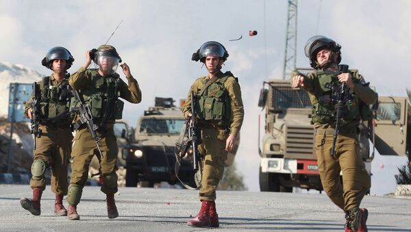 Soldados israelíes durante enfrentamientos con palestinos (Archivo) - Sputnik Mundo