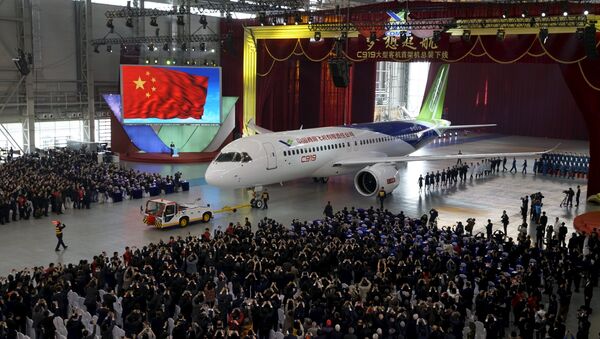 The first C919 passenger jet made by the Commercial Aircraft Corp of China (Comac) - Sputnik Mundo