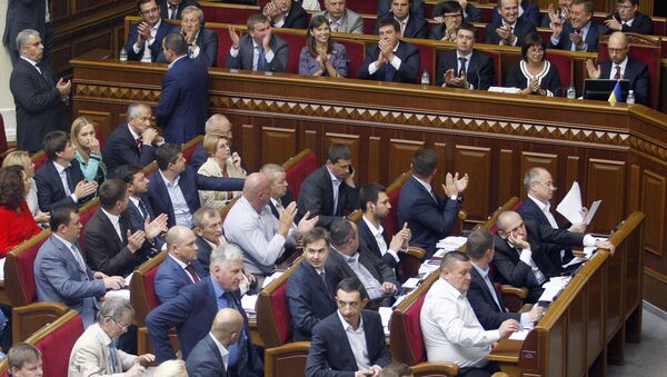 Votación sobre la reestructuración de la deuda pública en la Rada Suprema en septiembre de 2015 - Sputnik Mundo