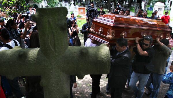 Funeral del fotoperiodista asesinado Rubén Espinosa en Mexico City, 2 de agosto 2015 - Sputnik Mundo