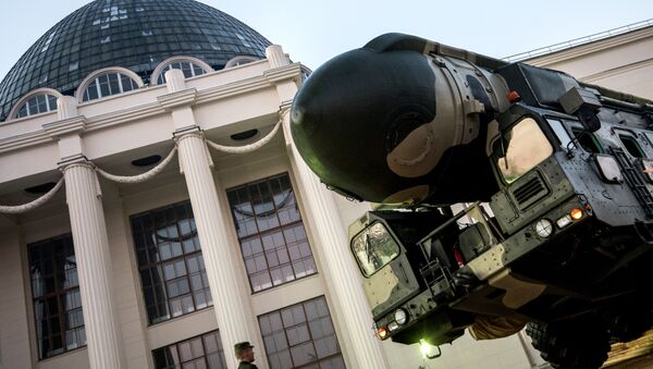 Lanzadera de misiles Tópol - Sputnik Mundo