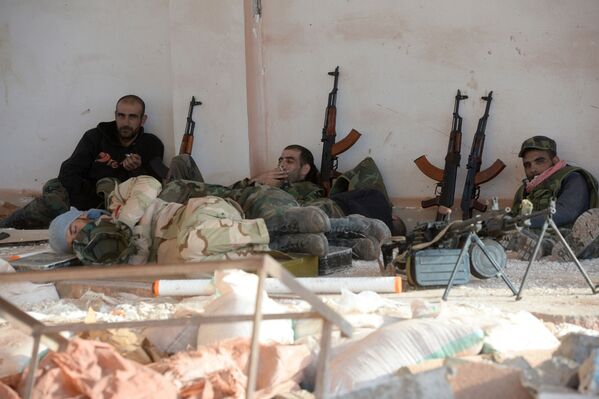 El Ejército sirio ocupa posiciones cerca de Palmira - Sputnik Mundo