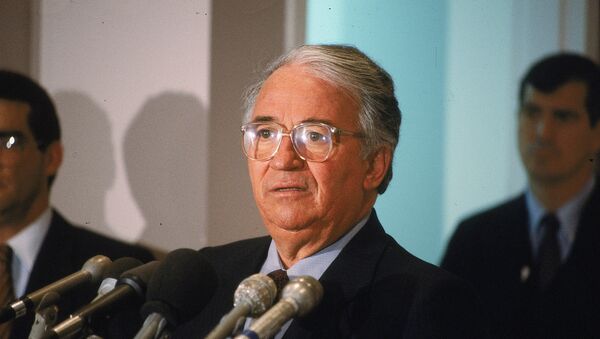 Belisario Betancur, ex presidente de Colombia, en 1985 - Sputnik Mundo