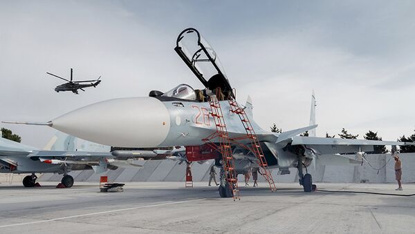 Caza Su-30 en la base aérea de Hmeimim en Siria - Sputnik Mundo